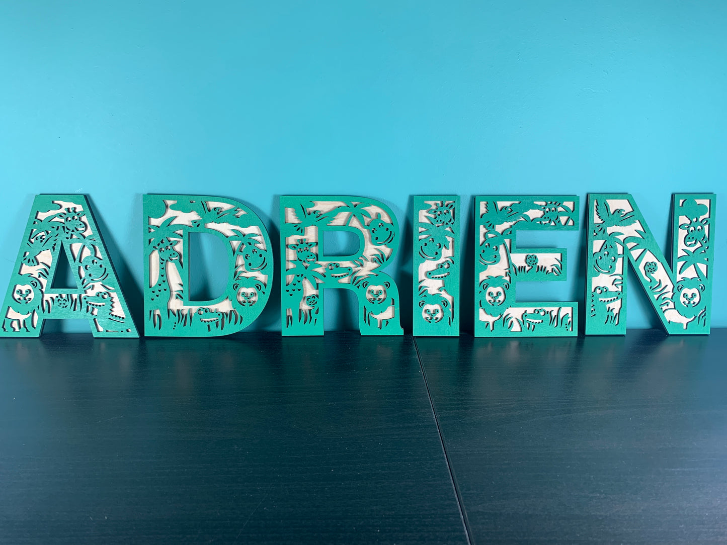 Lettre personnalisée en bois - Motif safari